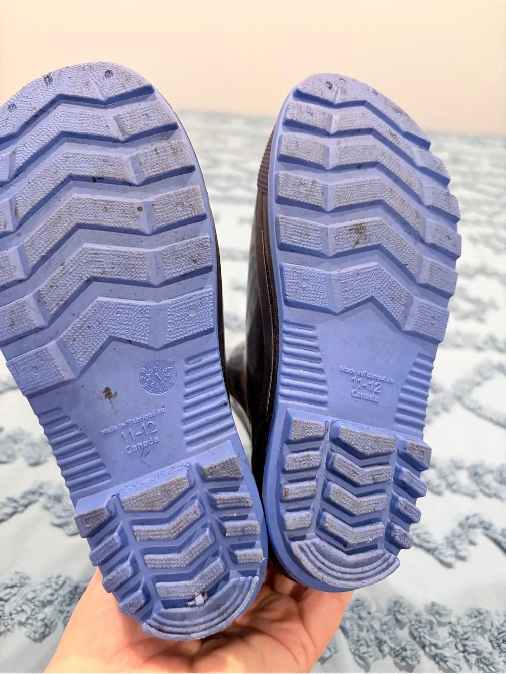 Source Unknown Kids Rain Boots Black with Blue Soles